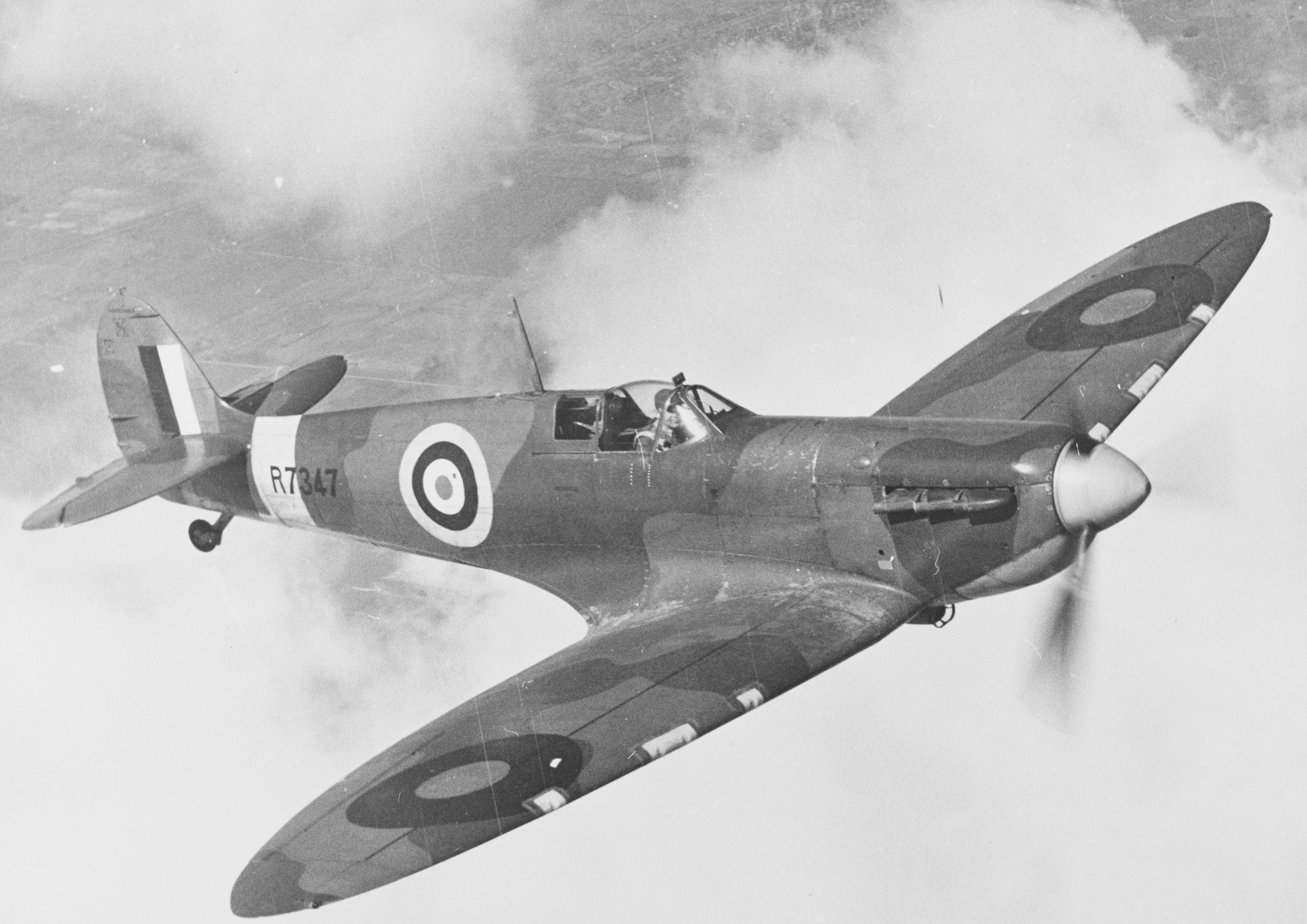 Reproduction Vintage "Spitfire - Black & White" World War 2 Poster, Home Wall Art, Various Sizes Available